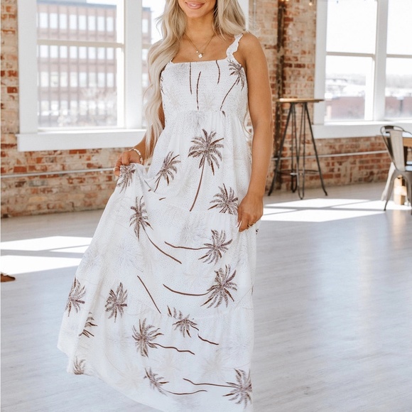 Leah Tropical Maxi Dress - Picture 5 of 7